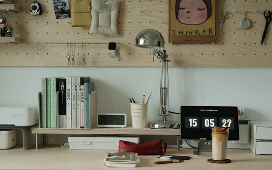 Why Are More People Falling in Love with Wooden Desk Setups?